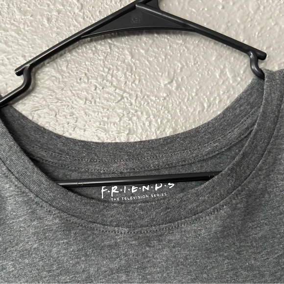 "Women's Size XXL Gray Short-Sleeved NWT FRIENDS T-Shirt" - Picture 6 of 8
